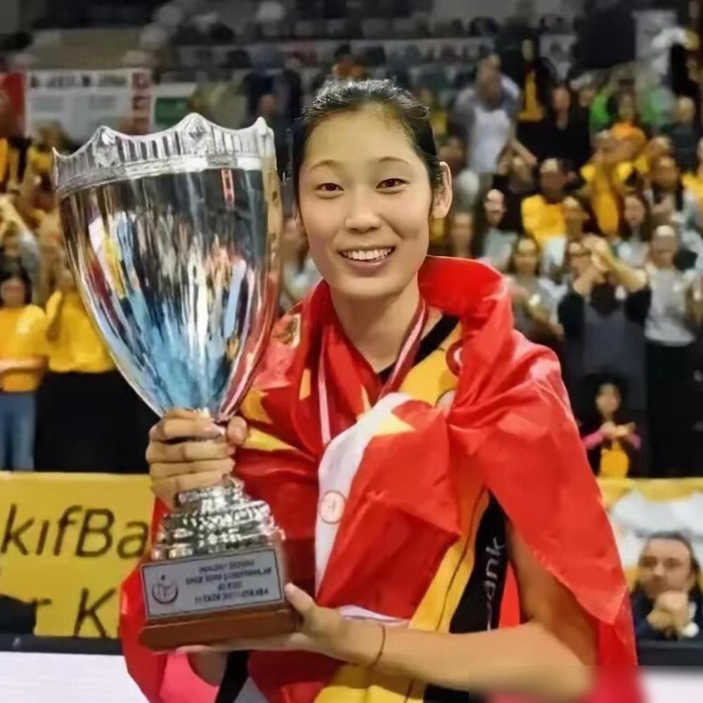 朱婷必须尽早做出决定！时间过得非常快，洛杉矶奥运会周期转瞬即逝，届时，中国女排取