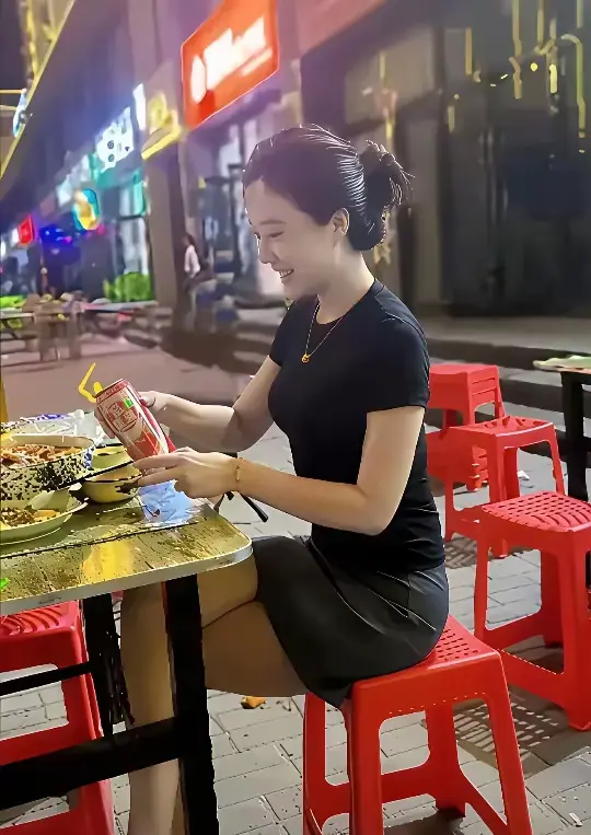 有这样的老婆，不用国家奖励，也会生三胎吧。
