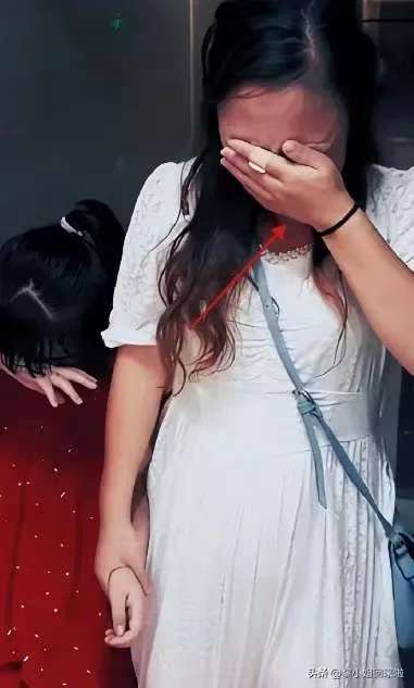 嫌穷妻逼离婚3年后跪求复合！丈夫逆袭成富豪冷拒：好马不吃回头草