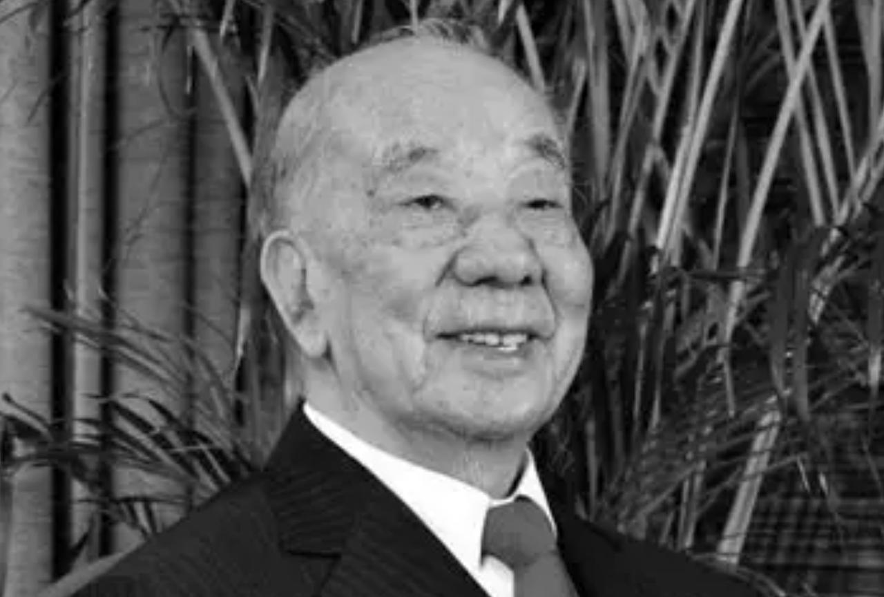 中国现代麻醉学的开山鼻祖谢荣，活了一百岁。他与妻子周如枚有两个格外争气的女儿。
