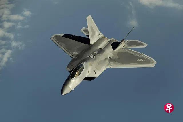 美军也有了一款威胁我军预警机的新型空空导弹？彭博社报道，美国海军8月22日在内华
