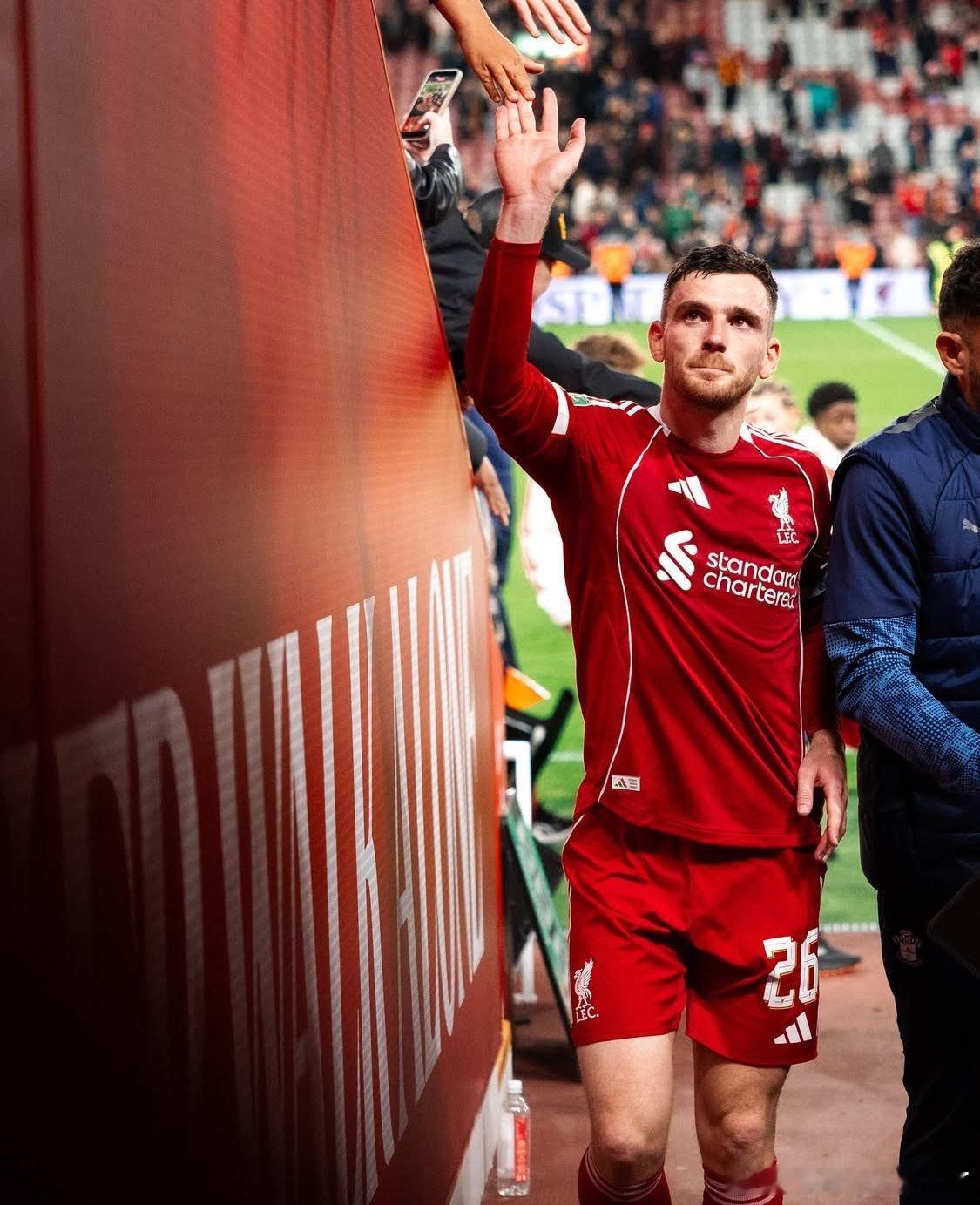 奥恩斯坦透露热刺在今夏签下罗伯逊的候选俱乐部中处于领先位置，前提是热刺能够留在英