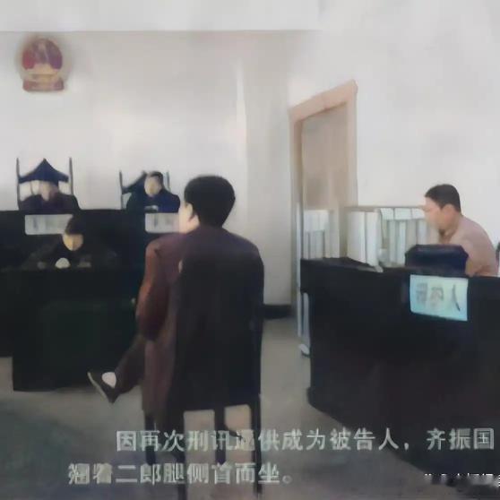 《副所长逼供套塑料袋打人致重伤，法院判有罪却免罚，10天后官复原职；5年后审讯室又打死一人，终审判了