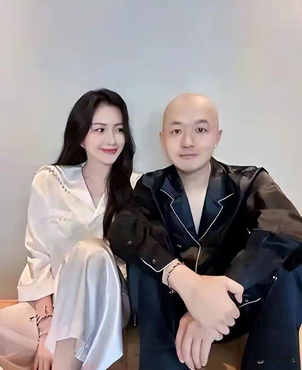 陪包贝尔住地下室，用烟头烫自己逼婚，包文婧爱了20年还是错付了​