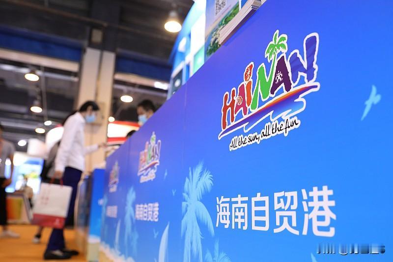 海南这免签政策的吸引力真的比很多人预想的猛太多。上半年出入境数据直接摆出来，1