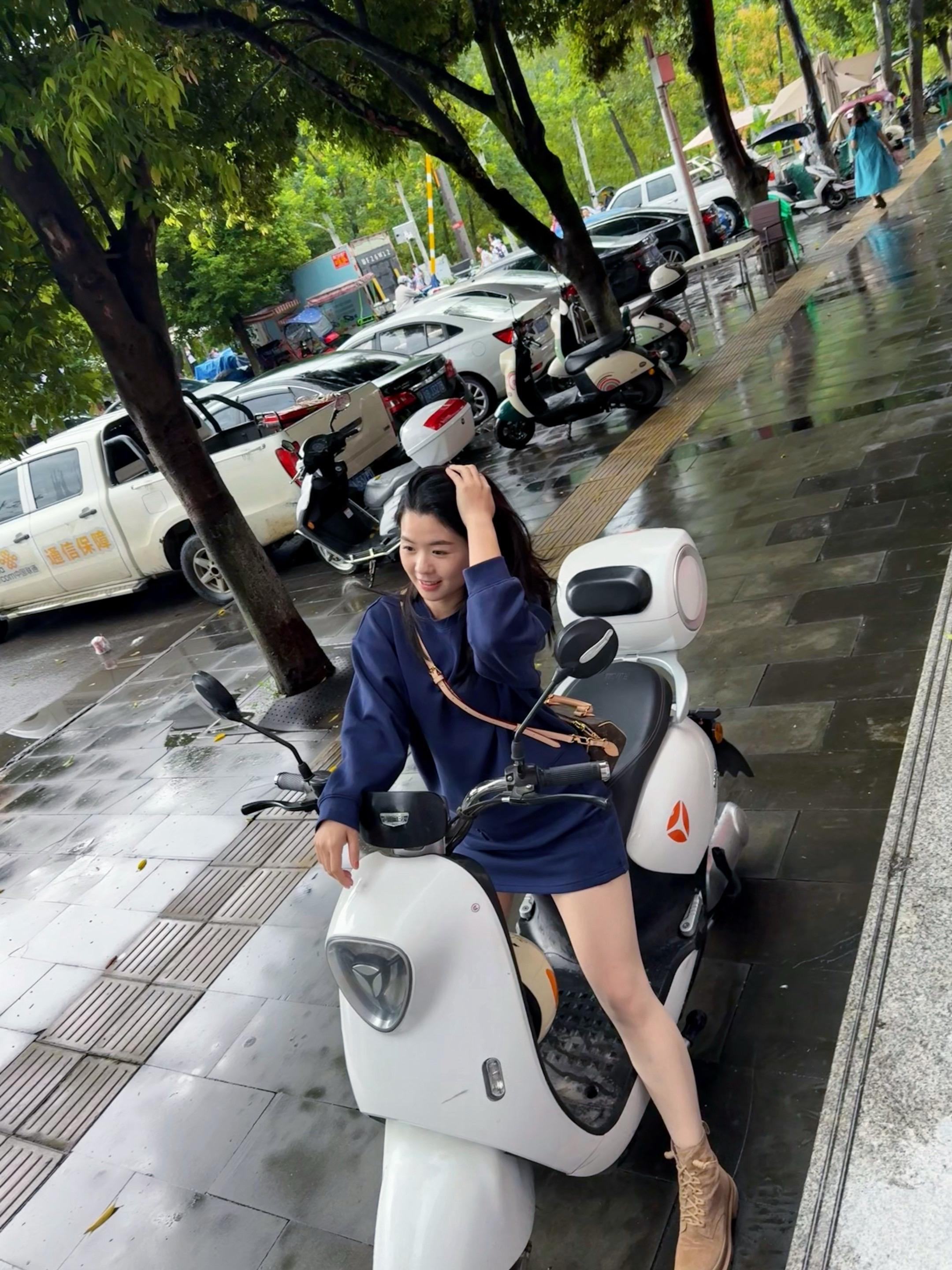 小白脸我养不起，渣男我hold不住，精神小伙我又干不过，掐指一算就只剩...