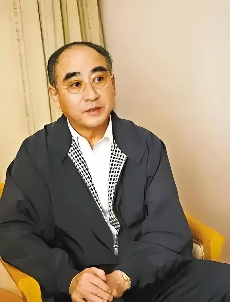 1980年，庄则栋来晋工作，一天去打饭时被问：知道食堂的规矩吗？问这话的不是什么