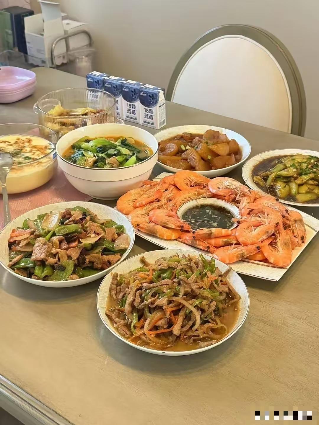 才60多岁，就算没有退休金，自己打工赚点钱，或是摆摊，干啥的赚点钱养老也足够了，