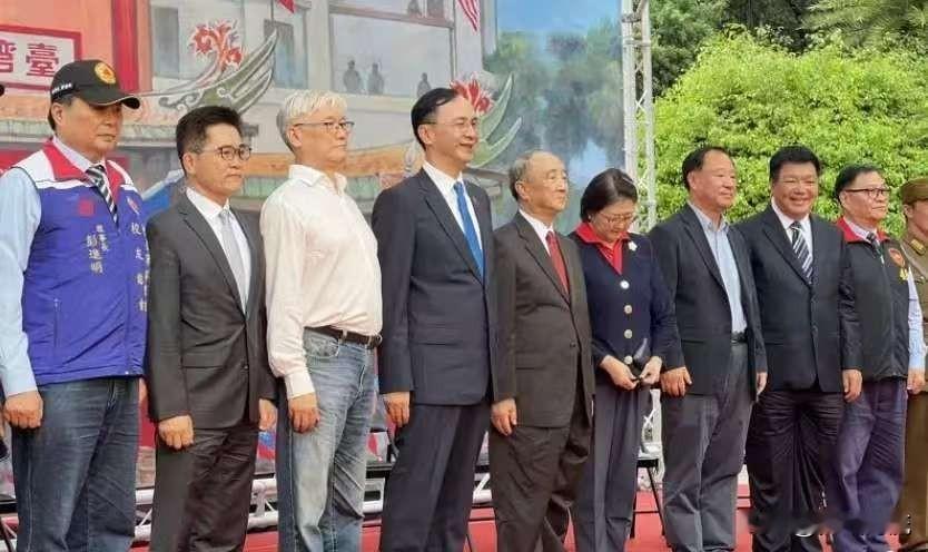 国民党大佬缺席节日,蒋朱路线大不同,岛内争议何时休。2025年光复节当天,国民