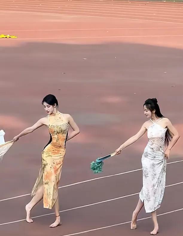 我只想知道他们的脚丫子有多黑[doge][doge][doge]