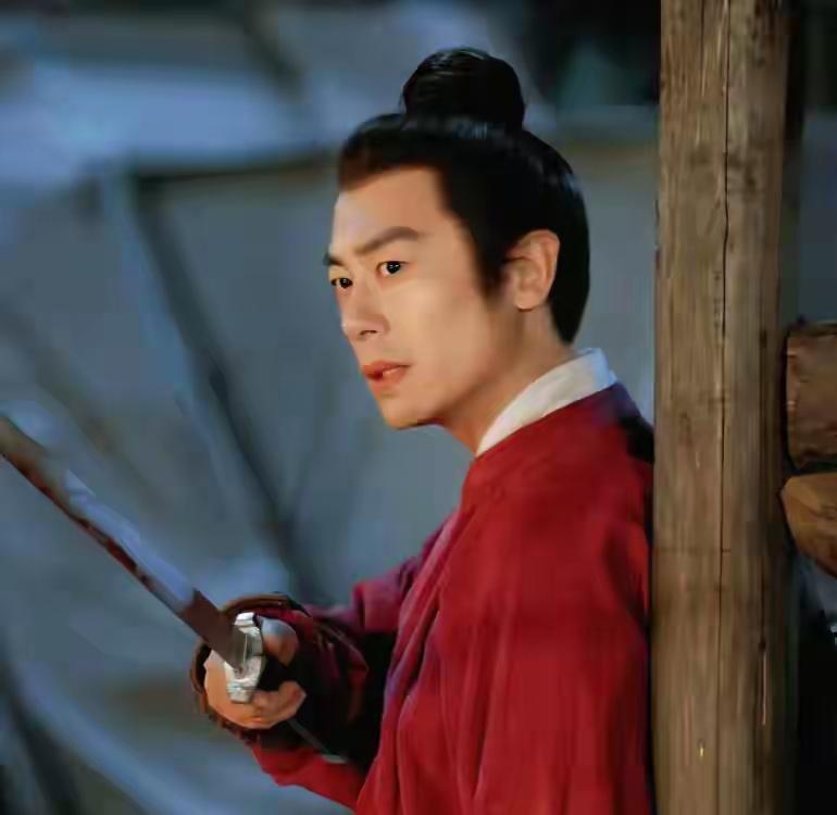 朱亚文没演好的原因很简单：他乱了。他想把赵匡胤和朱瞻基区分开来，可是失败了。朱