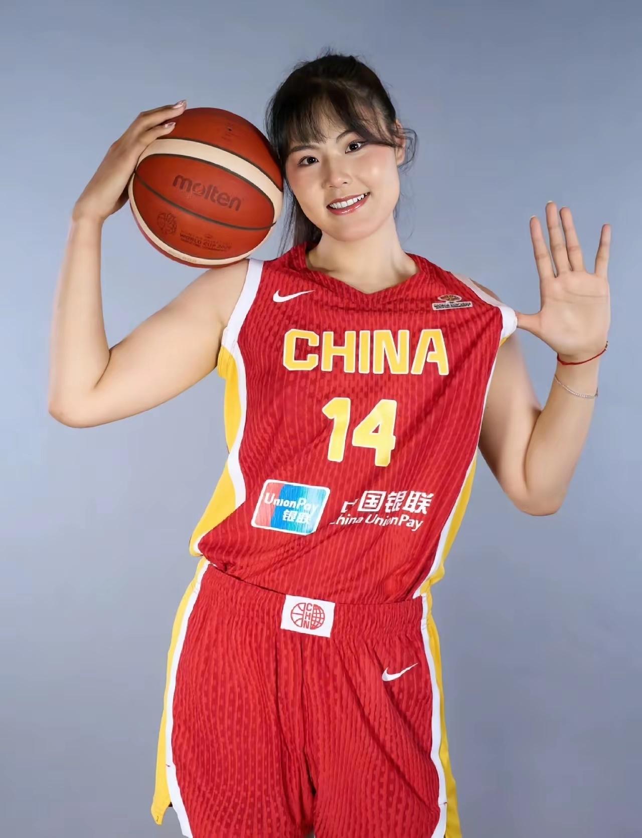 李月汝世预赛表现解析：41分25篮板背后的磨合与期待