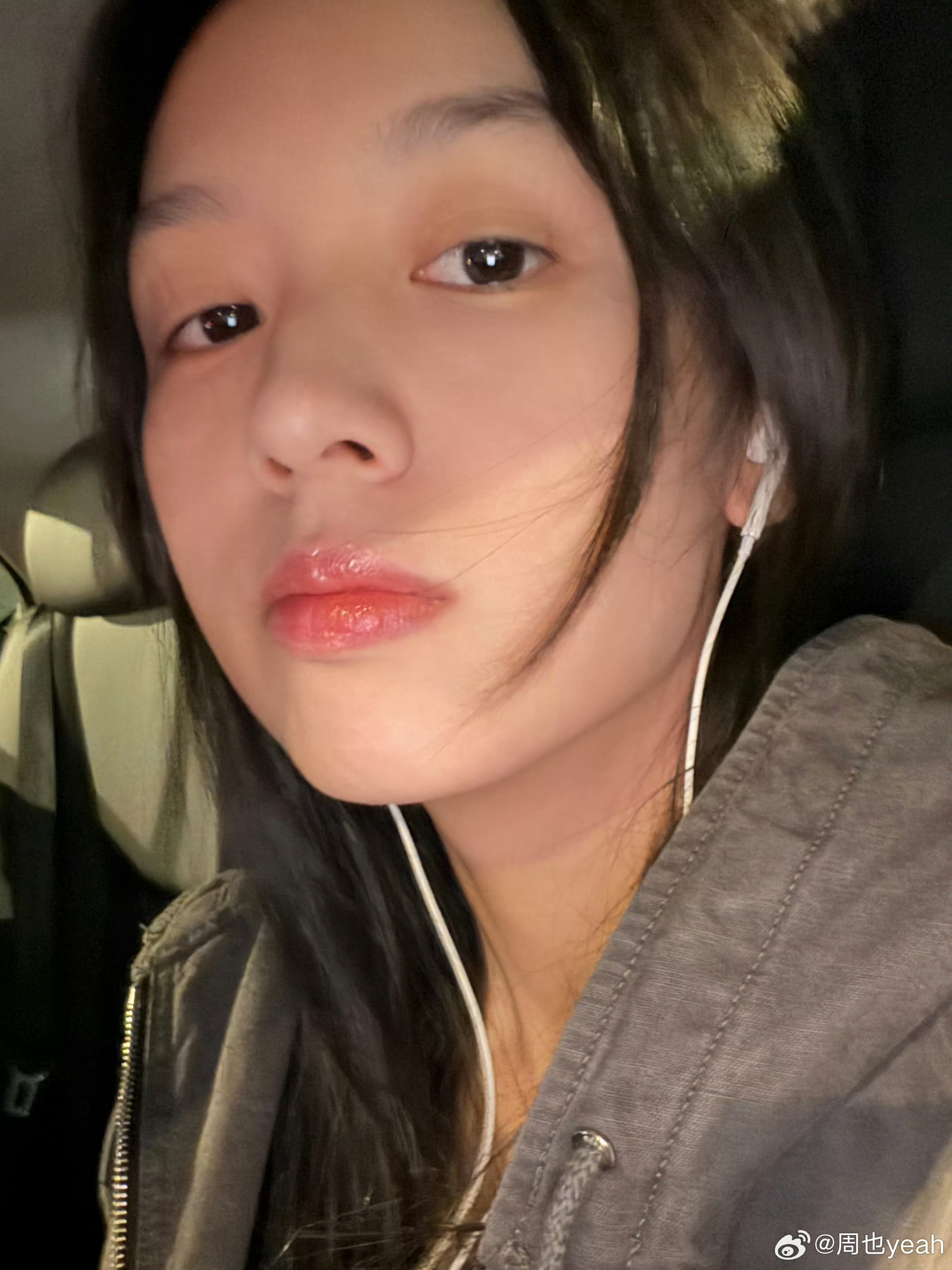 排队等捏孩子的脸颊肉