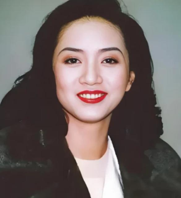梅艳芳离世后不久，当年负责她病情的医生面对镜头说出了实情：其实她的病原本有可能治