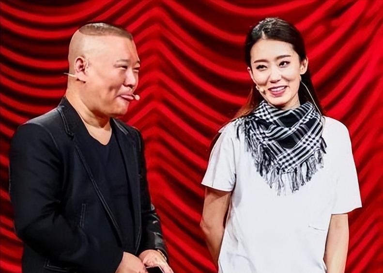 那年，身背54亿票房的张小斐问郭德纲：“要是郭麒麟看上我了，您老会阻拦吗？”郭德