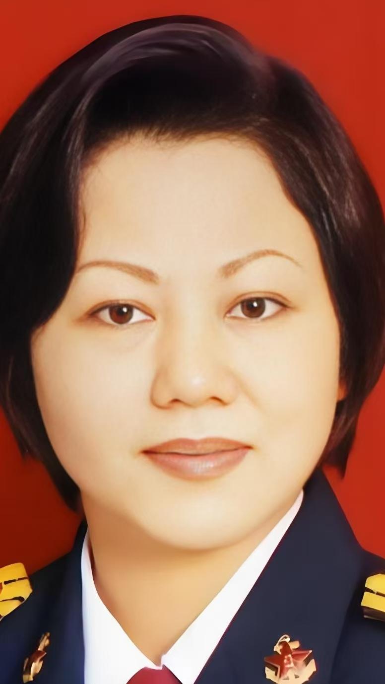阮国琴，海军上校，是“海空卫士”王伟烈士的妻子。王伟牺牲后，她强忍悲痛特招入伍进