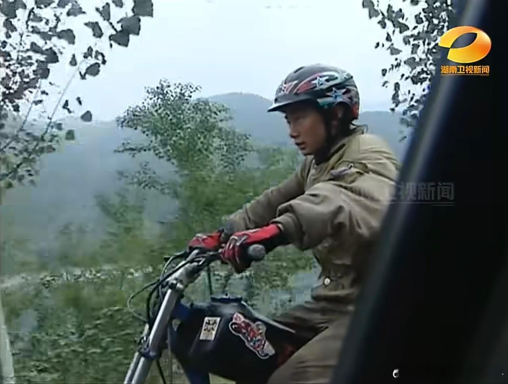 最近真的被张雪机车刷屏了。尤其是看了他冒雨骑行上百公里，只为求得一个被采访机会的