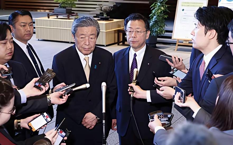 日本学者提出了一个建议，现在中日关系呢到了这一步，用常规的方式已经很难恢复两国之