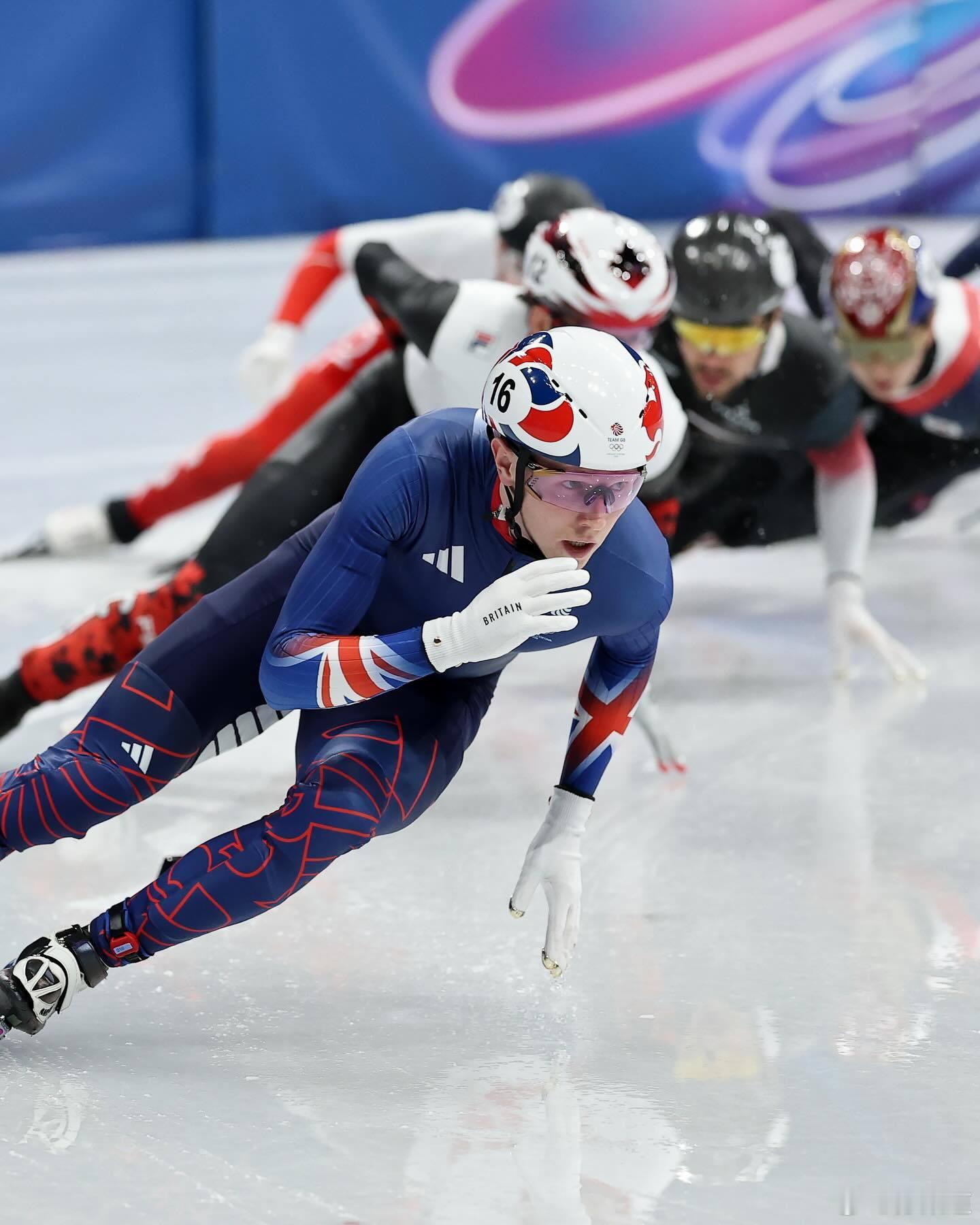 英国选手撞倒孙龙刘少昂孙龙膝盖流血特雷西在决赛后接受采访，表示自己虽抱憾收场但仍