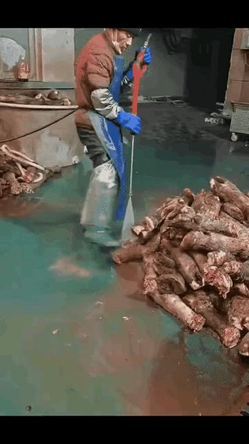 万一冲到自己脚上怎么办？