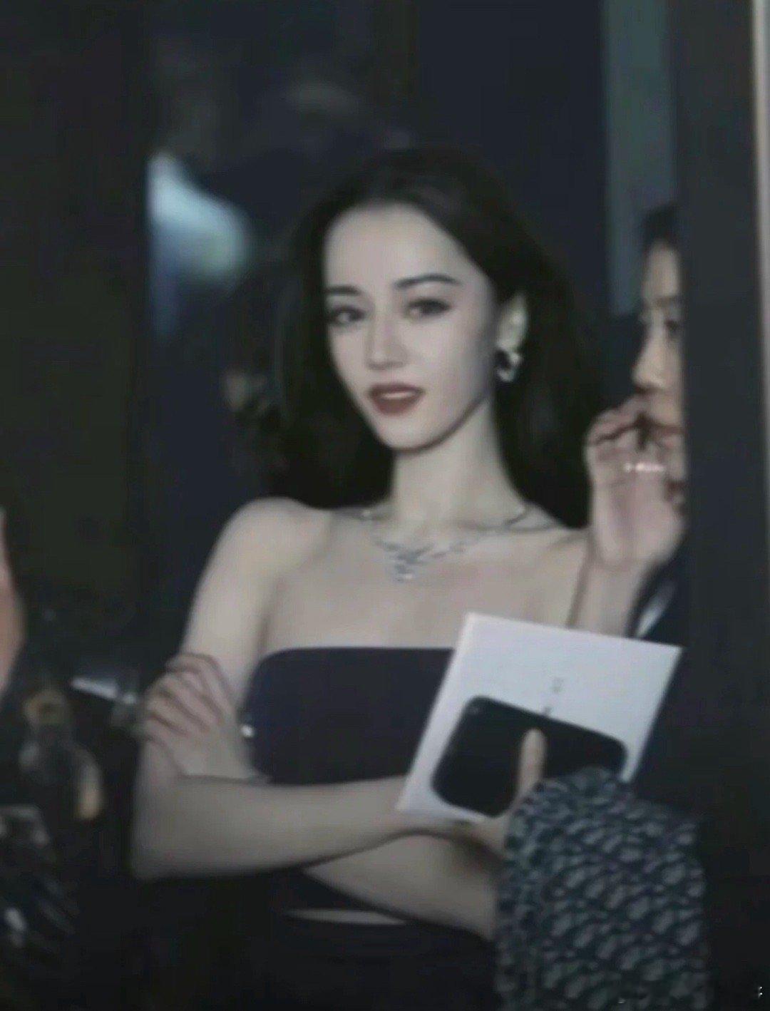 迪丽热巴早期，简直杀死我了[哭哭][哭哭]这就是神颜吧!这就应该是女明星应该有的明艳