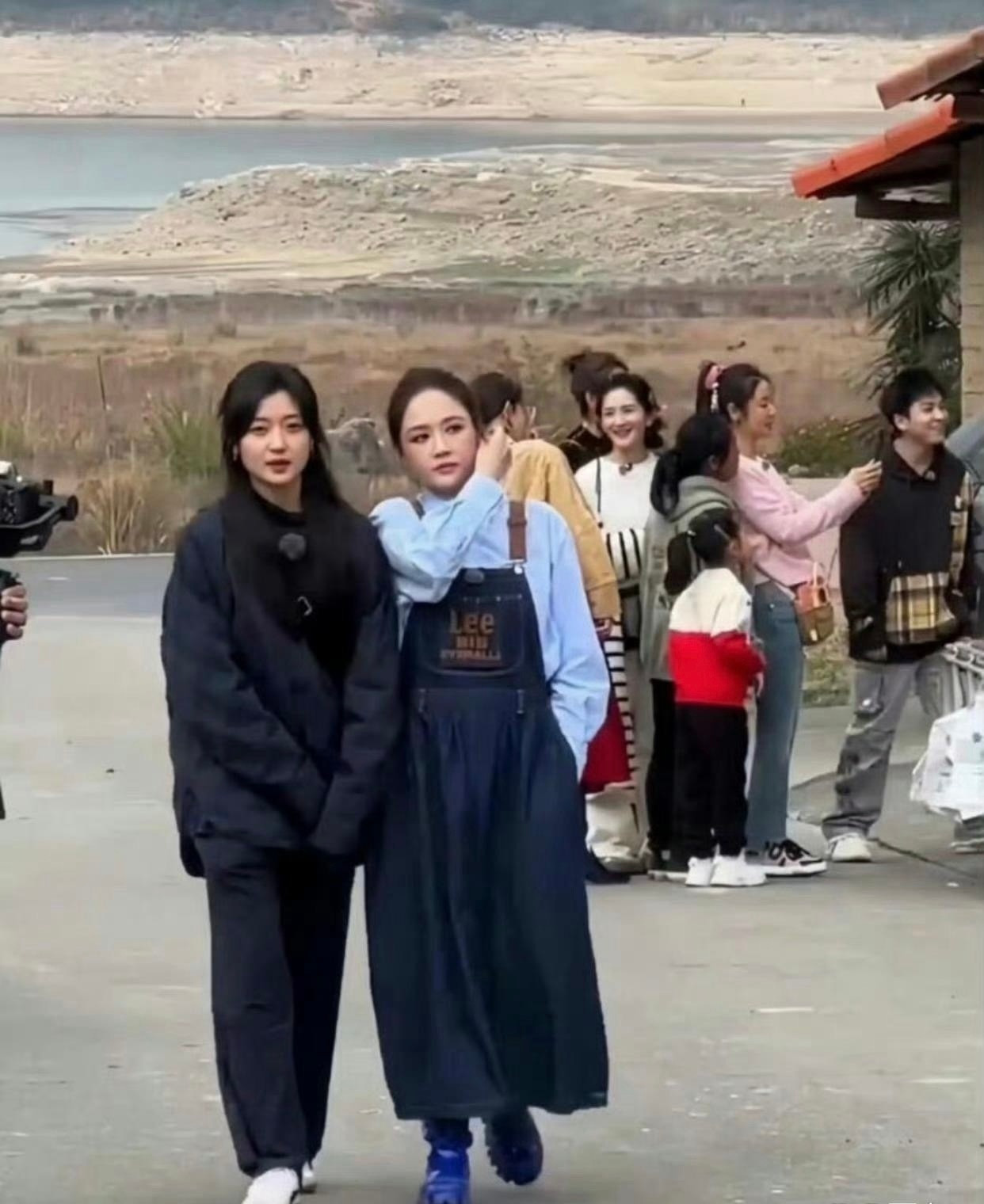 突然就知道了明星为什么不会精致土…​​​