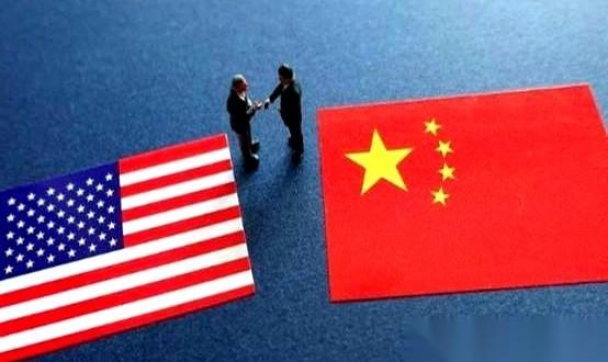 人家把牌一张张摔在桌上，摊得明明白白。11艘核动力航母，700多个海外基地，军