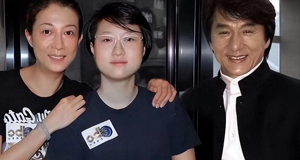 成龙，连夜冲上热搜。7月15日，72岁的成龙，冲上热搜，关于私生女传闻，吴绮莉终