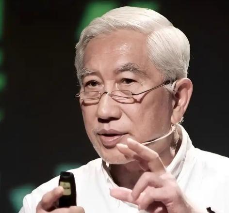 清华大学教授一语道破：搞无人驾驶汽车、无人酒店、饭店机器人都不奇怪，但现在的智能