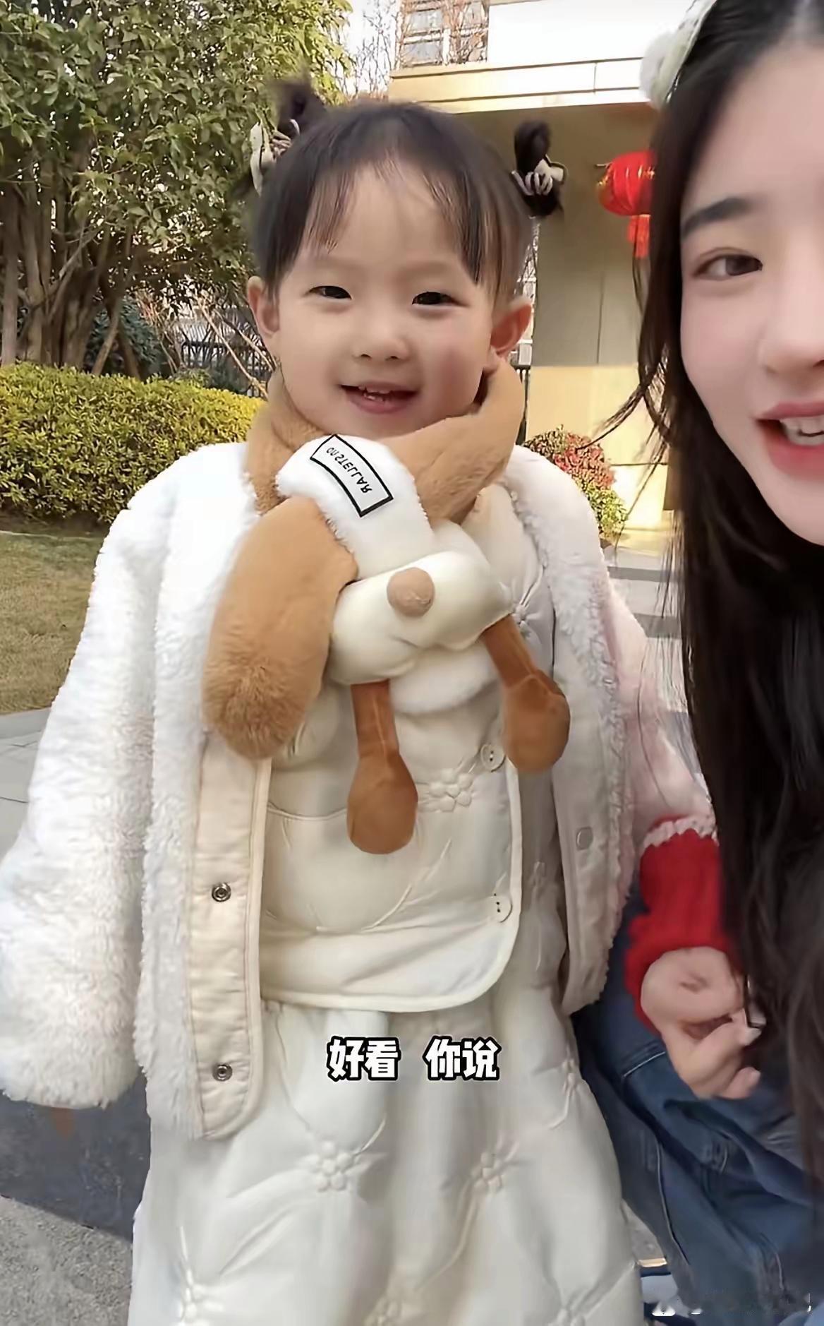 黄一鸣太激动了，给大家分享一件好事。女儿闪闪20多号要去参加国际时装周，她只是