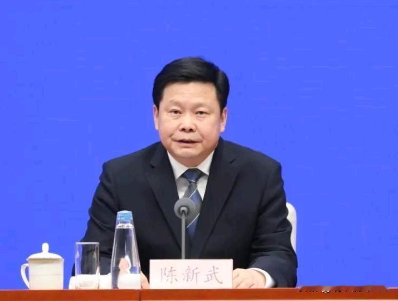 正式转正！陈新武有了最新消息！8月19日，重庆市六届人大五次会议选举陈新武为重庆