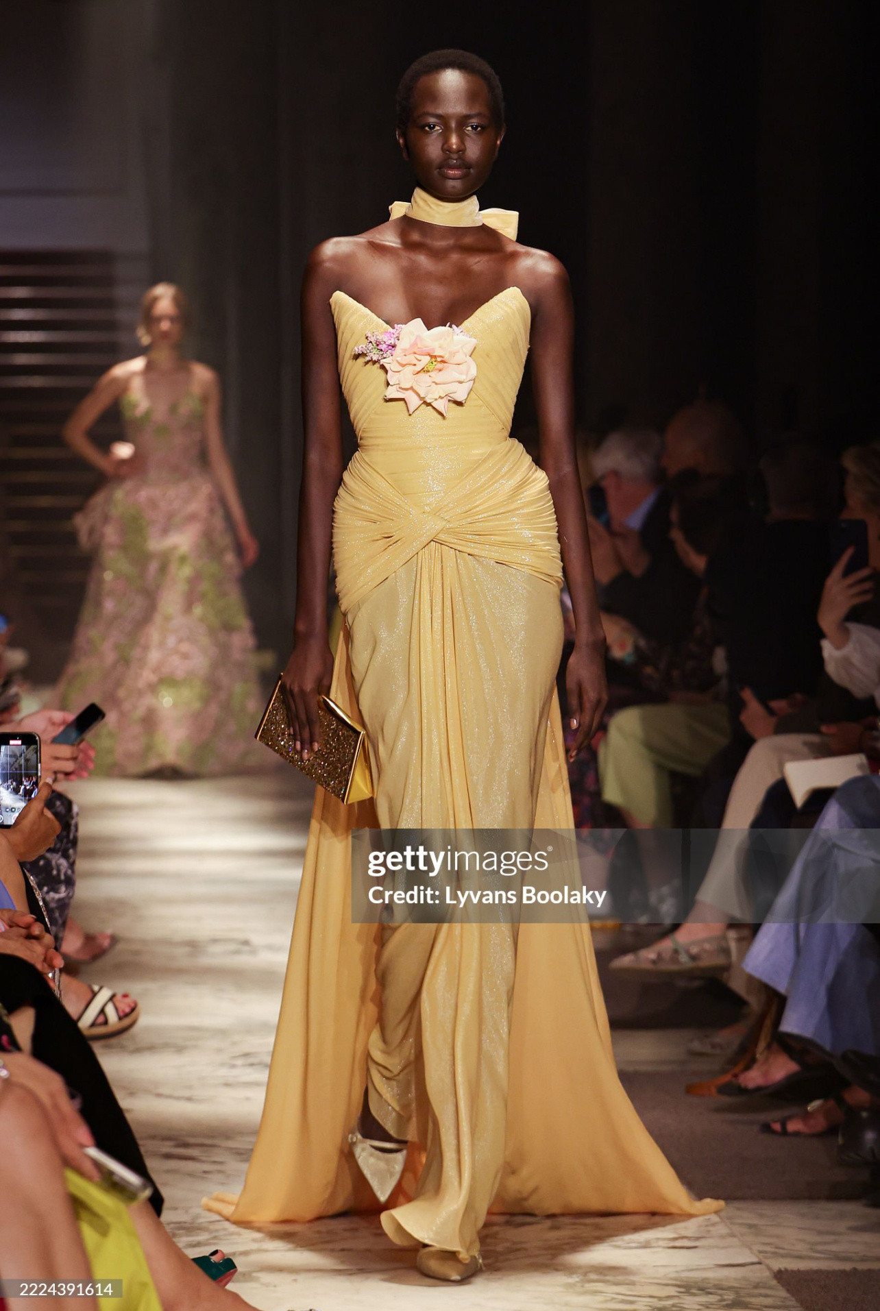 ElieSaab2025秋冬高级定制系列完美点题今年VOGUE时尚之力盛会?