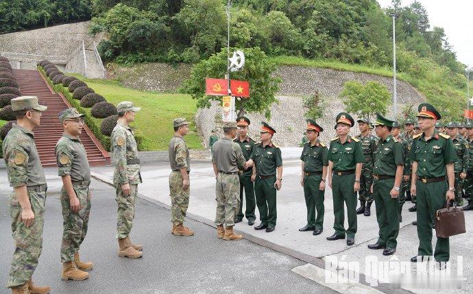 越南第一次派陆军来中国，进行联合演习了！从双方的装具看，已经不知不觉拉开差距了。
