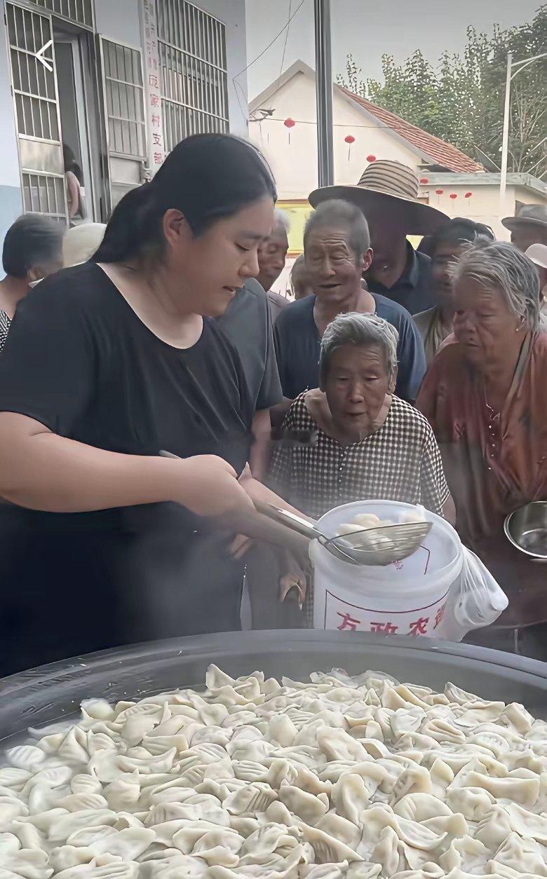 如果有力气的话，会不会把家里水缸搬过来，拿个桶过来盛饺子​​​