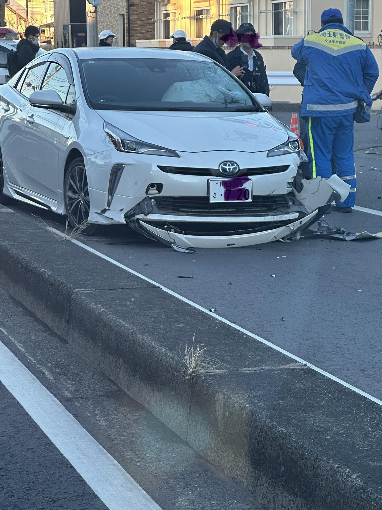 一名19岁的日本青年在川口市被一名库尔德族男子驾驶的汽车撞死。单看摩托车损毁的程
