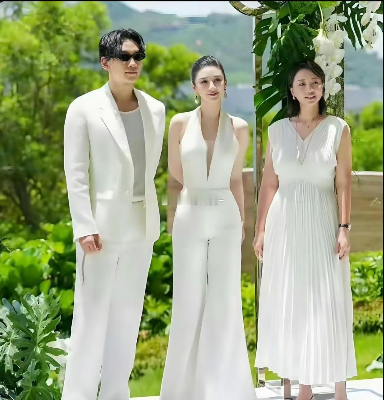 黄奕站在Rain旁边，瞬间成了韩剧女主