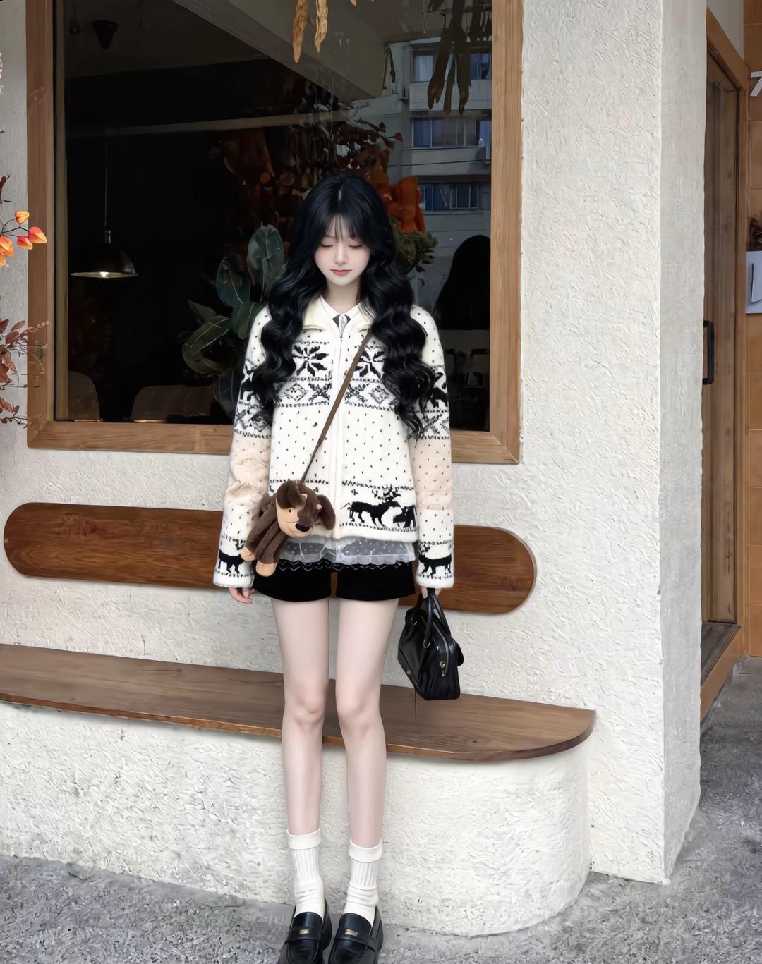 冬日穿搭指南：毛绒外套+短靴，温暖又时尚！🌟👗👢