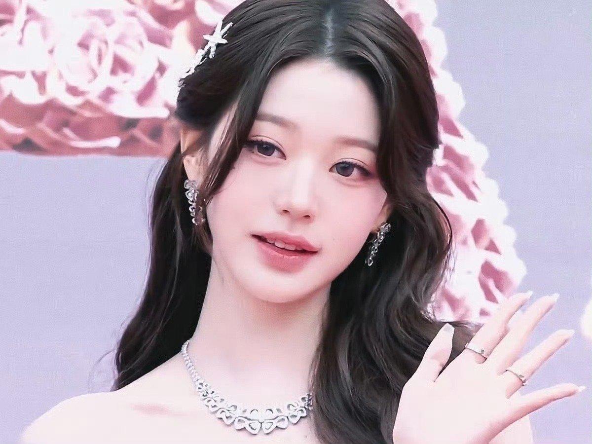 谁懂啊！AAA张元英连续五年担任mc这含金量直接拉满了！从青涩新人到游刃有余的