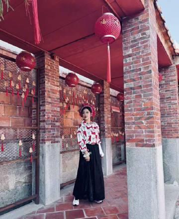 刘晓庆68岁演28岁,镜头一打,皱纹没了,观众看了直呼“真敢演”。她不认老,观