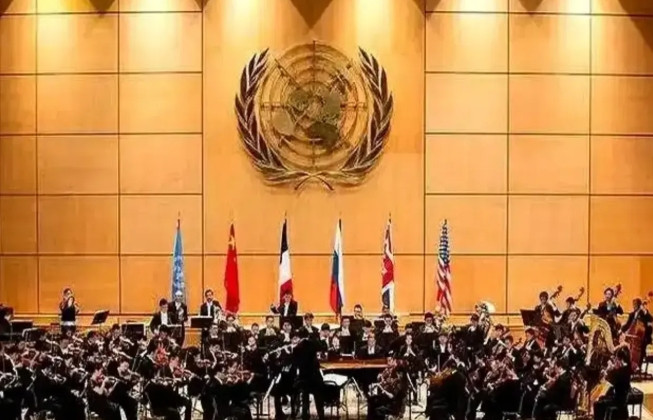 美国能成为超级大国，主要是跟美元能成为世界货币有关。他可以用美元割全世界的“韭菜
