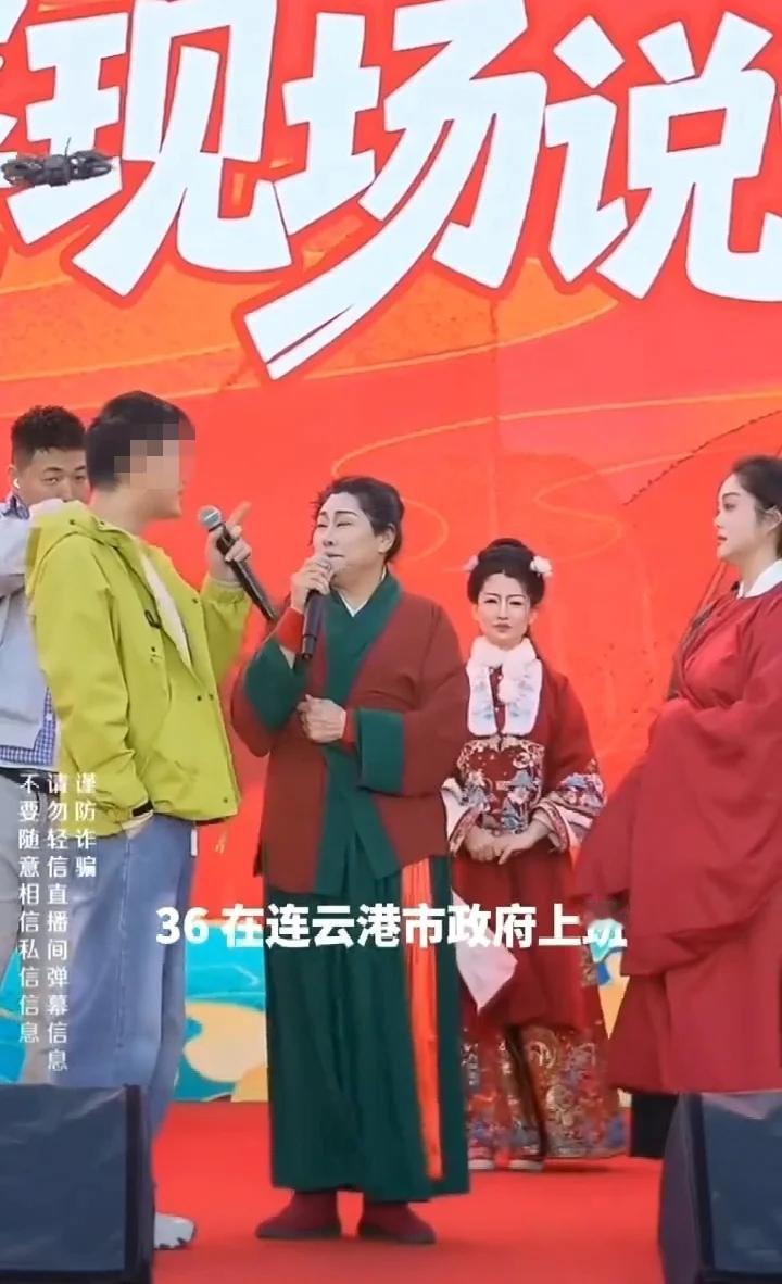 春节期间，河南开封王婆到连云港举办相亲会。一男子说:“我今年36岁，在连云港市政