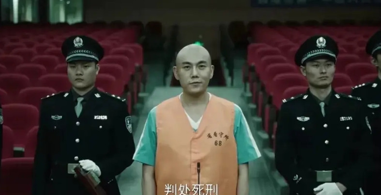 看了《扫毒风暴》这部电视剧，始终无法理解卢少骅这个人物，如果说他刚开始走上制毒这