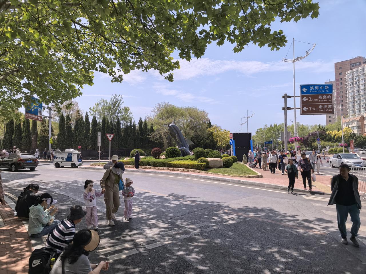 今天我们一家三口去大连滨海路徒步，本来是昨天想去，但是昨天孩子参加了一个围棋比赛