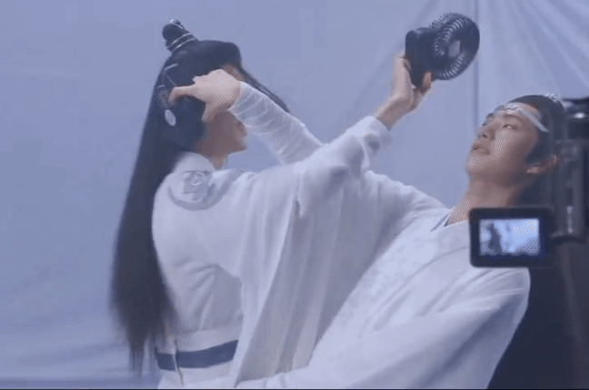 两人已经玩得不知天地为何物了[doge]​​​