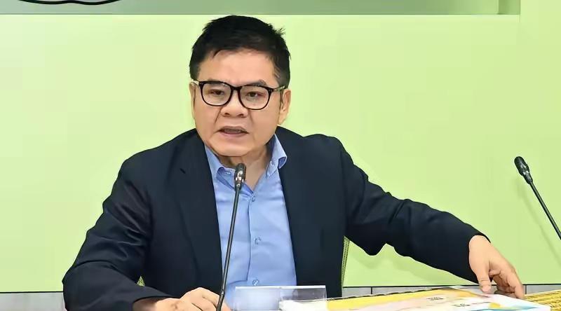 国台办批谷立言把自己当太上皇，民进党团干事长庄瑞雄10日跳出来叫嚣，"真正把台湾