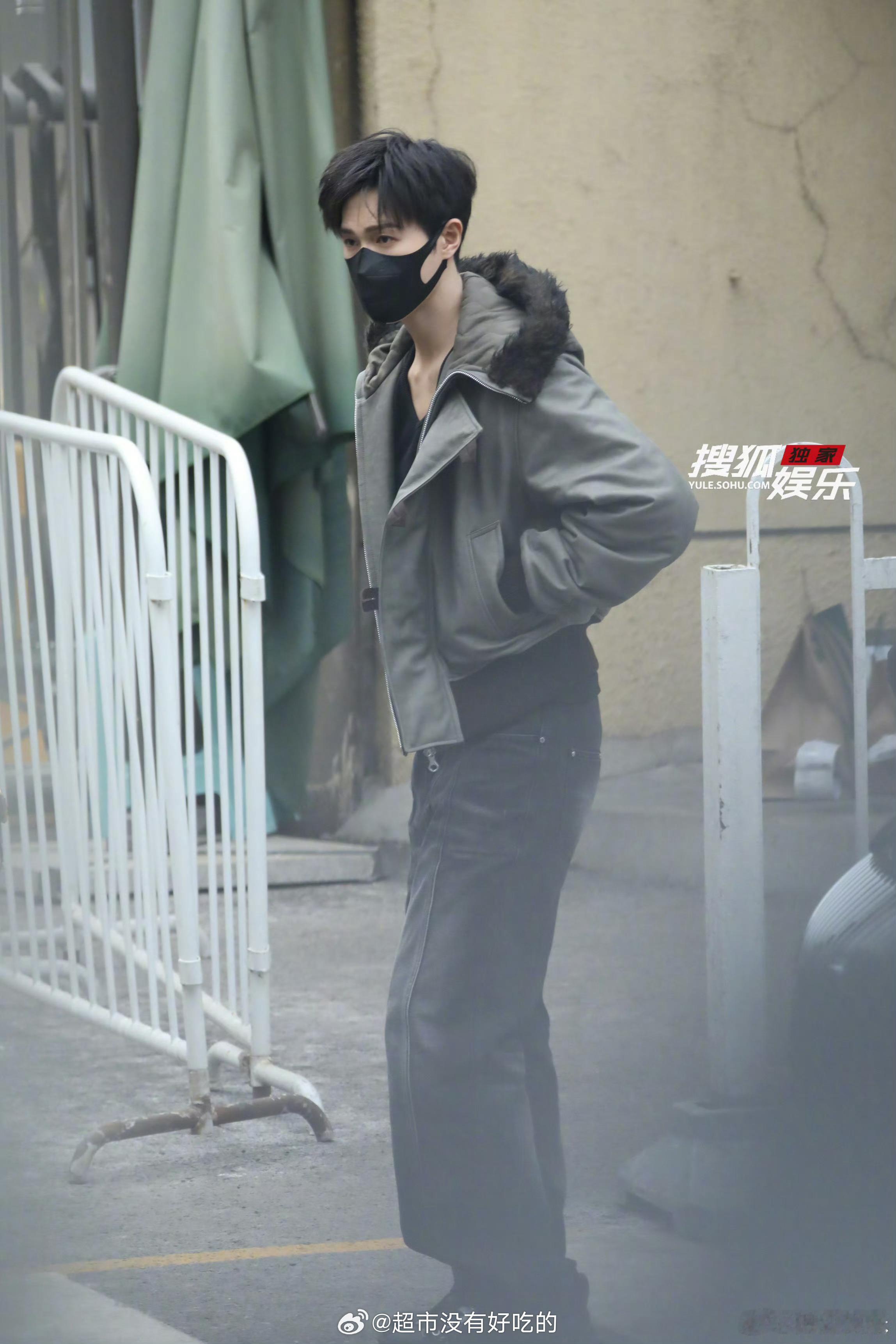 李昀锐春晚带妆联排上班，太帅了小林