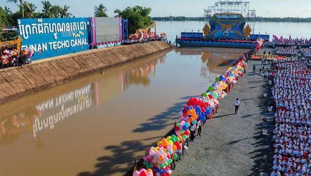 运河开挖仅三周，推进超15公里，中国速度，世界惊叹！与此同时，柬埔寨国王访华，两