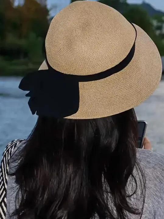 我读初中的时候，班主任老师经常批评班上一个成绩差的女学生，说她是外表光鲜一枝花，