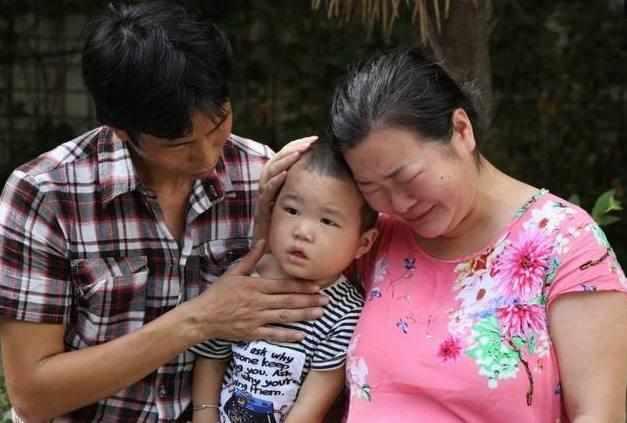 家中儿子得了白血病, 孕妈怀着二胎每天吃开水泡馒头