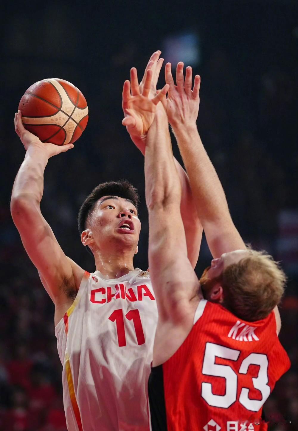 使用余嘉豪！郭士强用人之殇！从西班牙去日本男篮主场，换了五个趟次的国际航班，行